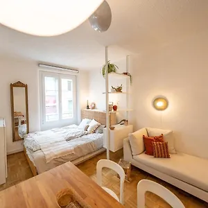 https://beautiful-central-apartment-steps-from-lake-and-water-jet.genevahotels4all.com
